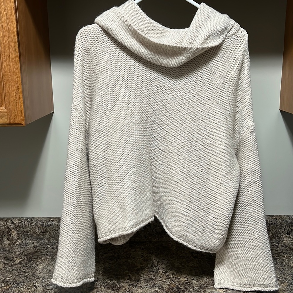 Creme sweater